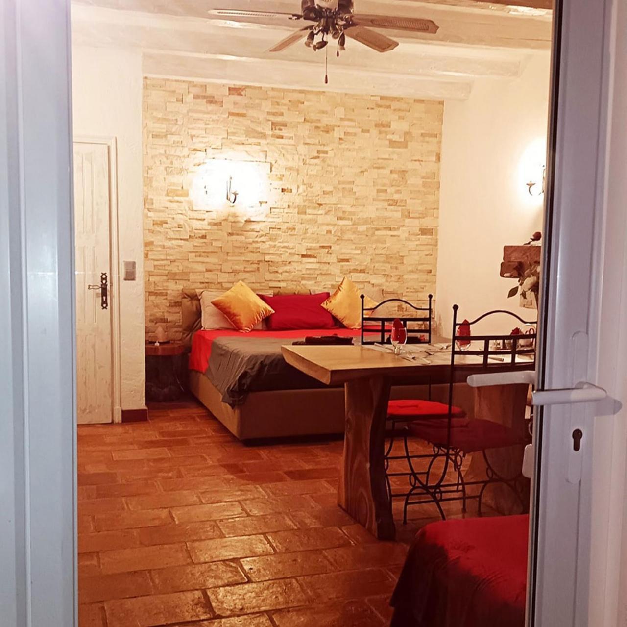 Feerie Love Bed & Breakfast Puget-sur Argens Eksteriør bilde